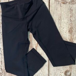 Lululemon Black cropped 21” leggings